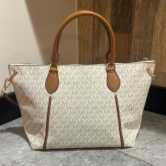 Michael Kors Large Sierra Satchel - Picture 3 of 9